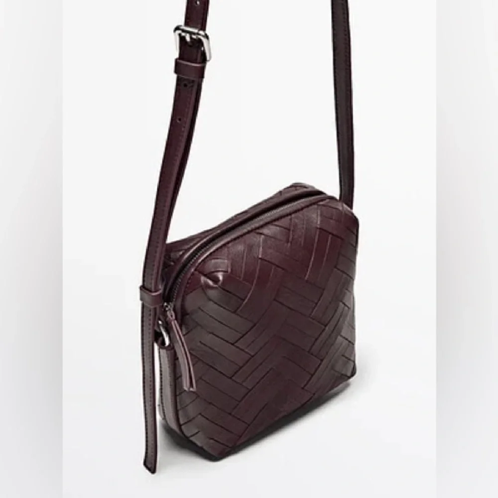 Massimo Dutti Braided nappa leather bucket bag, Burgundy. NWT
